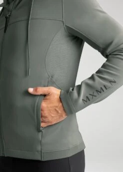 Maximilian Club Zip Hoodie Ivy -Maximilian Store 2 3A1A1429 8e68967d 446a 40ac b8b7 4ec8a7335370