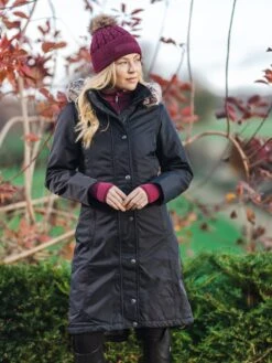 LeMieux Clara Cable Beanie Merlot 6 LeMieux Clara Cable Beanie Merlot -Maximilian Store it03629 lifestyle claracablebeanie merlot 1 pt